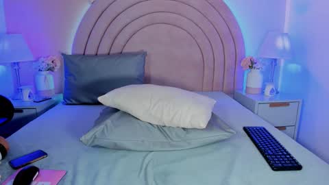 Snapshot of kikiisweet chatting on 10/25/25, 08:03 KI KI online show from 10/25/25, 08:03