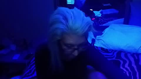 Snapshot of kikilovespartylights chatting on 12/29/24, 12:34 kikilovespartylights online show from 12/29/24, 12:34