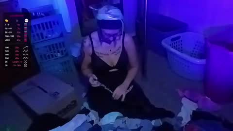 Snapshot of kikilovespartylights chatting on 01/01/25, 07:52 kikilovespartylights online show from 01/01/25, 07:52