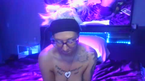 Snapshot of kikilovespartylights chatting on 02/18/25, 12:06 kikilovespartylights online show from 02/18/25, 12:06