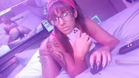 Snapshot of kikilovespartylights chatting on 09/14/25, 09:30 kikilovespartylights online show from 09/14/25, 09:30