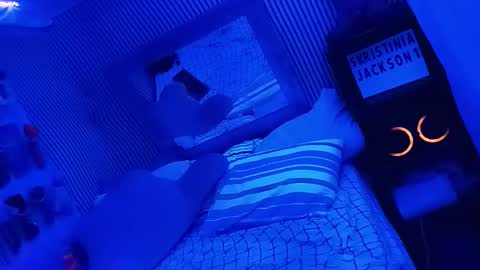 Snapshot of kikilovespartylights chatting on 11/05/25, 08:36 kikilovespartylights online show from 11/05/25, 08:36