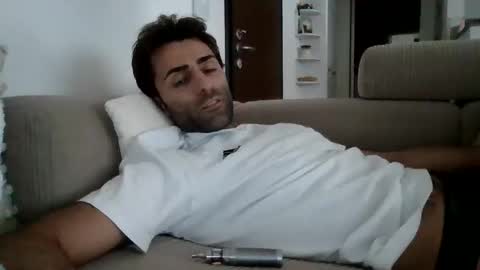 Snapshot of kikkus01 chatting on 11/13/25, 01:21 kikkus01 online show from 11/13/25, 01:21