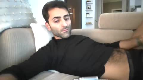 Snapshot of kikkus01 chatting on 11/28/25, 02:31 kikkus01 online show from 11/28/25, 02:31