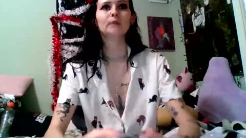 Snapshot of killakat21 chatting on 12/15/25, 10:36 Kat 3 online show from 12/15/25, 10:36