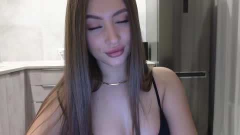 Snapshot of killer__girls chatting on 12/14/24, 12:11 EvaAnna online show from 12/14/24, 12:11