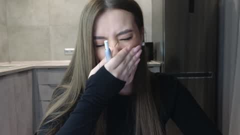 Snapshot of killer__girls chatting on 12/19/24, 12:24 EvaAnna online show from 12/19/24, 12:24