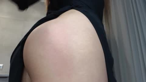 Snapshot of killer__girls chatting on 01/21/25, 03:15 EvaAnna online show from 01/21/25, 03:15