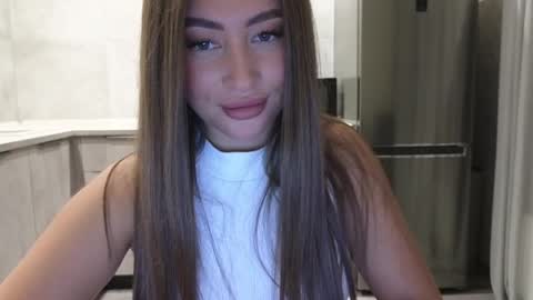 Snapshot of killer__girls chatting on 02/27/25, 12:10 EvaAnna online show from 02/27/25, 12:10