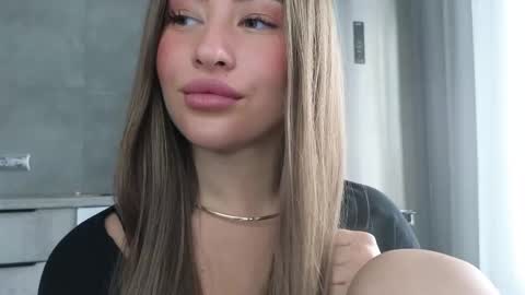 Snapshot of killer__girls chatting on 03/04/25, 07:30 EvaAnna online show from 03/04/25, 07:30