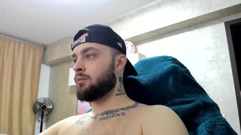 Snapshot of killerbeexxx chatting on 02/25/25, 10:18 killerbeexxx online show from 02/25/25, 10:18