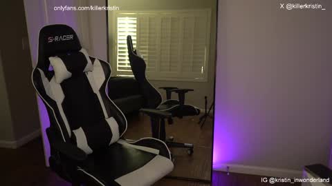 Snapshot of killerkristin_ chatting on 02/16/25, 07:27 Kristin online show from 02/16/25, 07:27