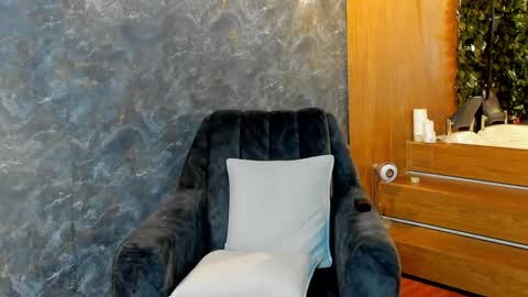 Snapshot of kim_beckett chatting on 02/03/25, 12:57 Kim online show from 02/03/25, 12:57