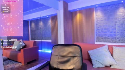 Snapshot of kim_brown_ chatting on 01/17/25, 02:07 Kim online show from 01/17/25, 02:07