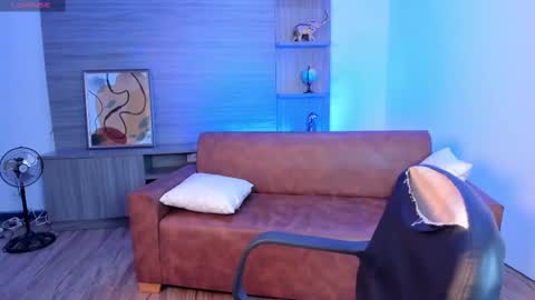 Snapshot of kim_brown_ chatting on 02/11/25, 12:27 Kim online show from 02/11/25, 12:27