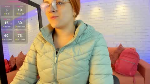 Snapshot of kim_brown_ chatting on 09/23/25, 10:40 Kim online show from 09/23/25, 10:40