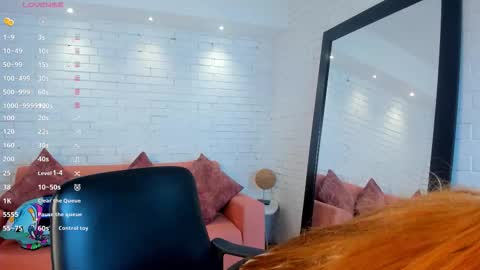 Snapshot of kim_brown_ chatting on 10/25/25, 10:45 Kim online show from 10/25/25, 10:45