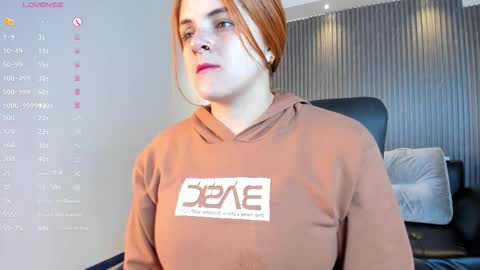 Snapshot of kim_brown_ chatting on 11/25/25, 12:16 Kim online show from 11/25/25, 12:16