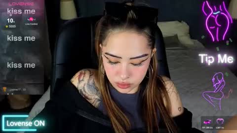 Kim online show from 11/28/25, 10:01