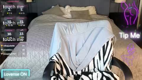 Snapshot of kim_brownie chatting on 12/19/25, 09:05 Kim online show from 12/19/25, 09:05