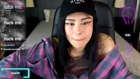 Snapshot of kim_brownie chatting on 12/20/25, 09:22 Kim online show from 12/20/25, 09:22