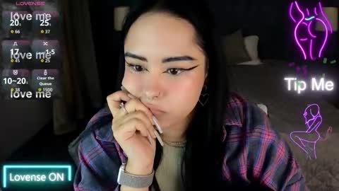 Snapshot of kim_brownie chatting on 12/22/25, 05:15 Kim online show from 12/22/25, 05:15