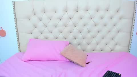 kim_eli online show from 12/19/24, 07:40