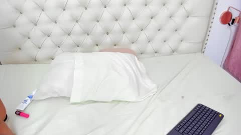 kim_eli online show from 12/22/24, 10:25