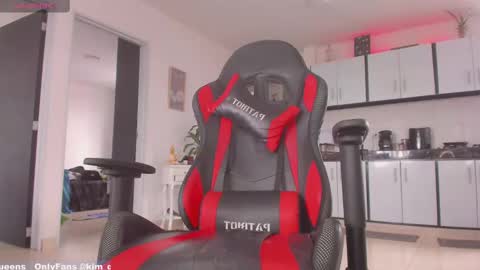 KIM QUEENS online show from 02/17/25, 04:26