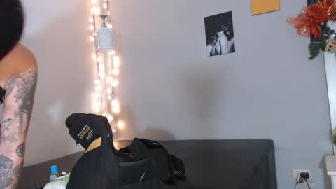 Kim  Yuk online show from 12/18/24, 02:10