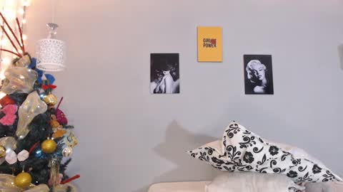 Kim  Yuk online show from 12/19/24, 01:39