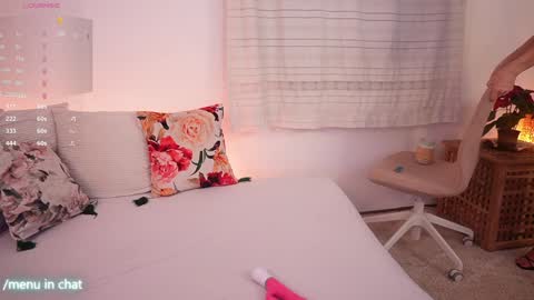 Snapshot of kimberhot chatting on 12/22/25, 03:58 Kim online show from 12/22/25, 03:58