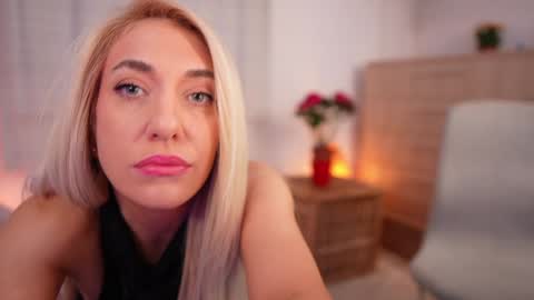 Snapshot of kimberhot chatting on 02/18/26, 04:08 Kim online show from 02/18/26, 04:08