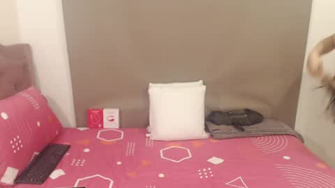 Snapshot of kimberjamesxx chatting on 03/26/26, 03:23 DANIELA online show from 03/26/26, 03:23