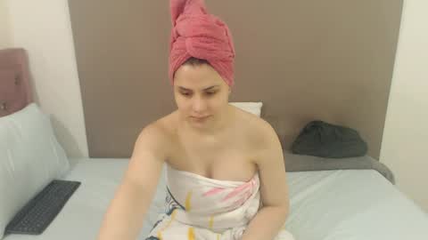 Snapshot of kimberjamesxx chatting on 04/03/26, 03:37 DANIELA online show from 04/03/26, 03:37