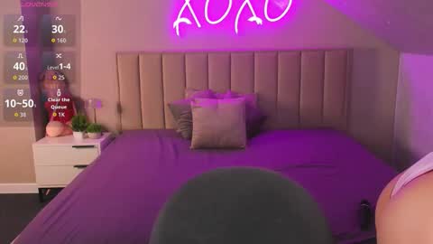 kimberlly_smith online show from 11/24/25, 12:21