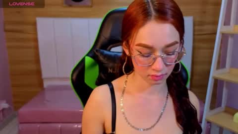 Snapshot of kimberly23_a chatting on 12/13/25, 10:37 Kim online show from 12/13/25, 10:37