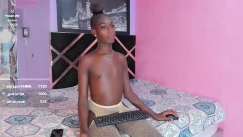 Snapshot of kimberly_ebonny chatting on 12/15/25, 12:04 kimberly_ebonny online show from 12/15/25, 12:04