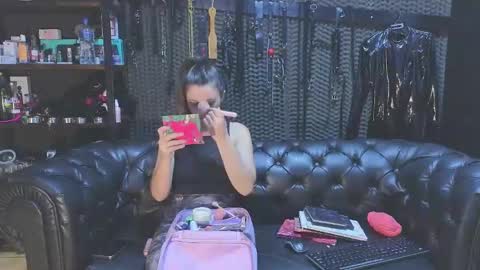 Snapshot of kimberly_swan_ chatting on 01/21/25, 10:08  KIMBERLY SWAN  online show from 01/21/25, 10:08