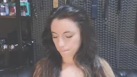 Snapshot of kimberly_swan_ chatting on 02/06/25, 03:41  KIMBERLY SWAN  online show from 02/06/25, 03:41