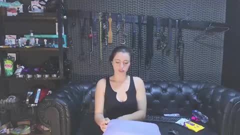 Snapshot of kimberly_swan_ chatting on 02/18/25, 03:43  KIMBERLY SWAN  online show from 02/18/25, 03:43