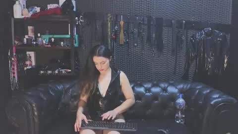 Snapshot of kimberly_swan_ chatting on 03/01/25, 08:21  KIMBERLY SWAN  online show from 03/01/25, 08:21