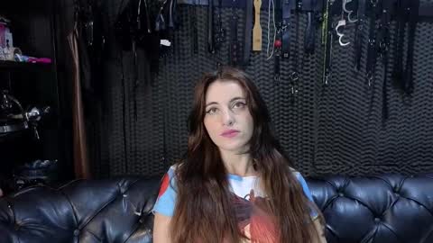 Snapshot of kimberly_swan_ chatting on 09/17/25, 08:43  KIMBERLY SWAN  online show from 09/17/25, 08:43