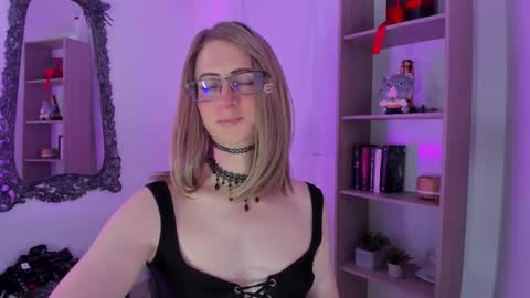 Snapshot of kimberly_thonson chatting on 11/29/25, 03:37 kimberly_thonson online show from 11/29/25, 03:37