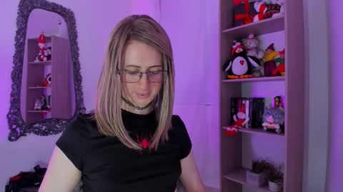 Snapshot of kimberly_thonson chatting on 12/01/25, 04:12 kimberly_thonson online show from 12/01/25, 04:12