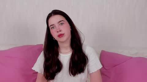 Snapshot of kimberlybond chatting on 12/15/25, 08:35 KimberlyBond online show from 12/15/25, 08:35