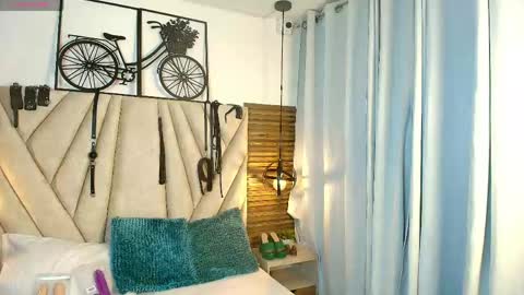 Snapshot of kimberlyfox_t chatting on 05/06/26, 12:43 kimberlyfox_t online show from 05/06/26, 12:43