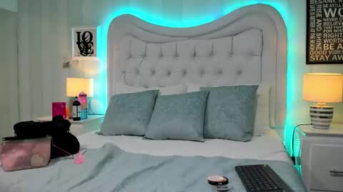 KimBrooks online show from 09/16/25, 11:00