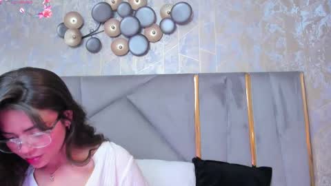 Snapshot of kimdevinne chatting on 03/01/25, 02:48 KIM online show from 03/01/25, 02:48