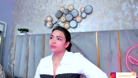 Snapshot of kimdevinne chatting on 09/24/25, 02:59 KIM online show from 09/24/25, 02:59